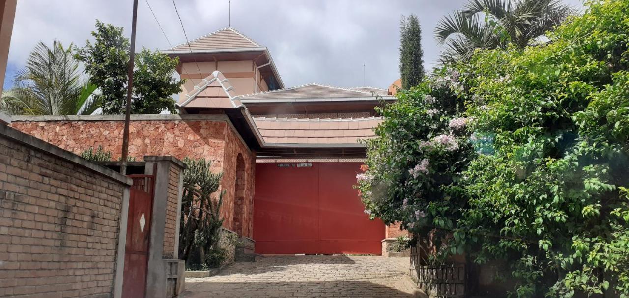 Chambre D'Hote Villa Maritampona アンツィラベ エクステリア 写真